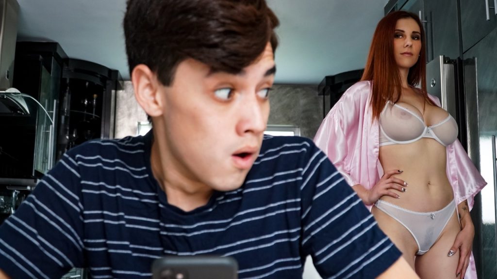 Gizlice Üvey Annesinin Fotoğrafını Çekerken yakalandı